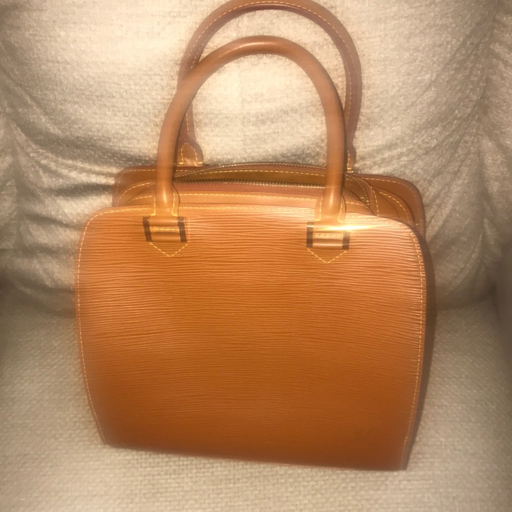 Louis Vuitton Point Neuf